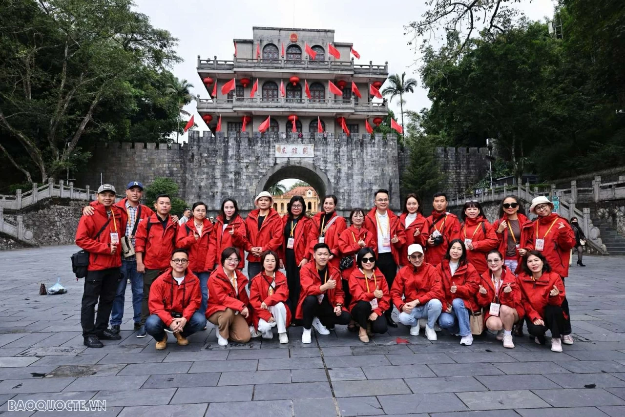 Phát huy vai trò của Cửa khẩu quốc tế Hữu Nghị trong thúc đẩy quan hệ Việt-Trung Phát huy vai trò của Cửa khẩu quốc tế Hữu Nghị trong thúc đẩy quan hệ Việt-Trung