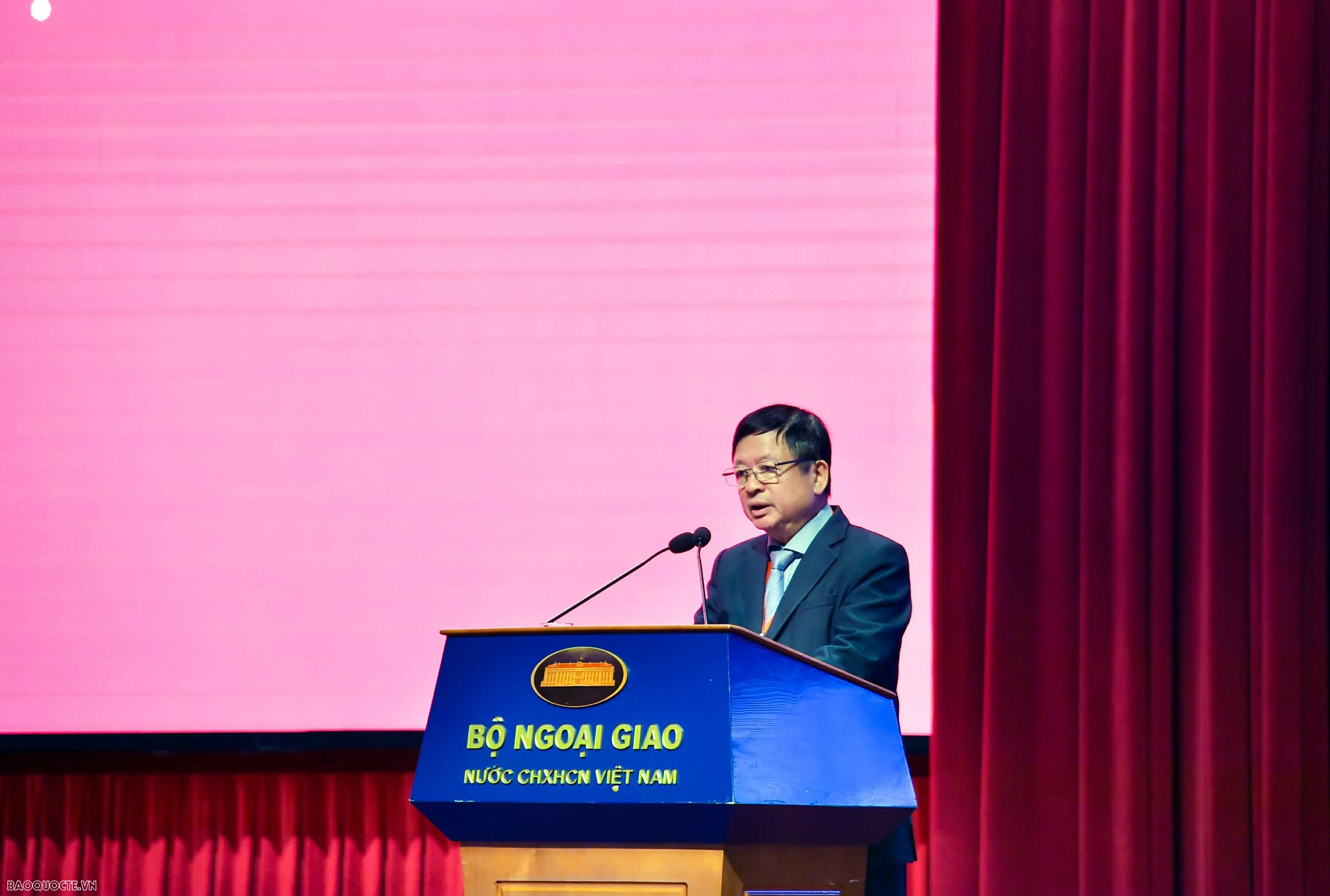 Văn học nghệ thuật góp phần tích cực vào hoạt động đối ngoại nhân dân và hợp tác quốc tế về văn hóa Văn học nghệ thuật góp phần tích cực vào hoạt động đối ngoại nhân dân và hợp tác quốc tế về văn hóa