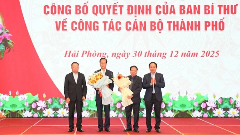 công bố Quyết định của Ban Bí thư về công tác cán bộ công bố Quyết định của Ban Bí thư về công tác cán bộ