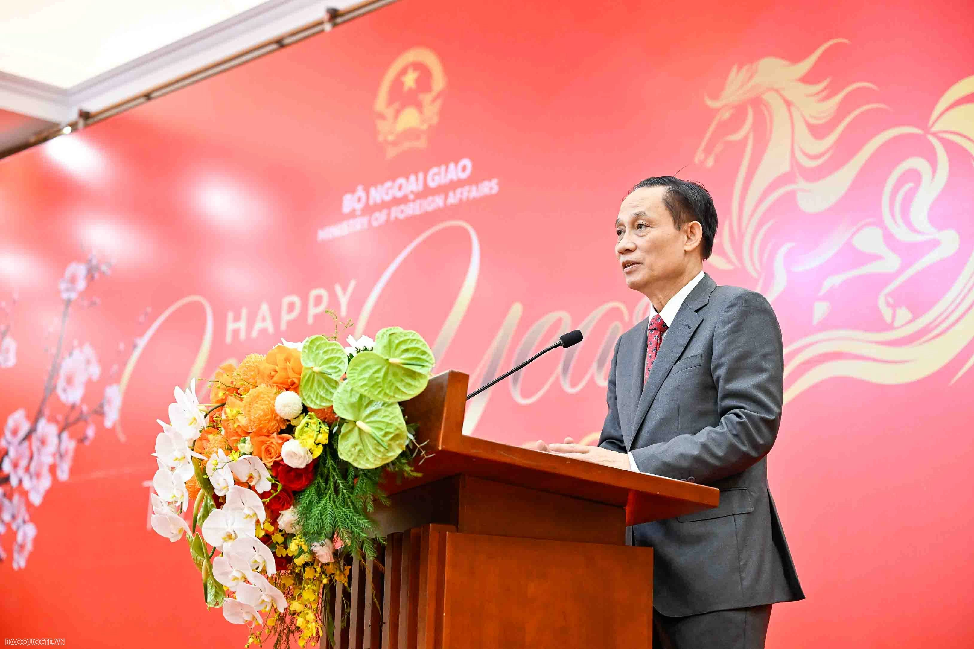 Bí thư Trung ương Đảng, Bộ trưởng Ngoại giao Lê Hoài Trung gặp mặt các cơ quan báo chí nhân dịp Xuân Bính Ngọ 2026