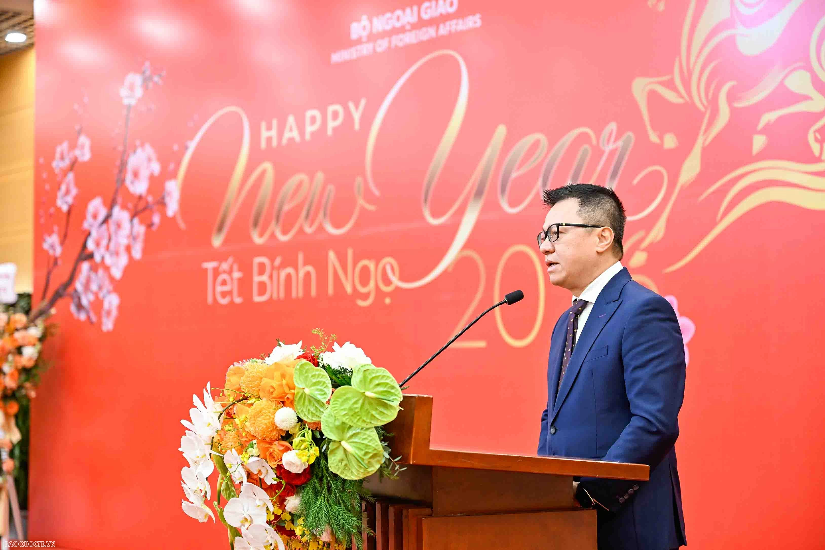 Bộ trưởng Ngoại giao Lê Hoài Trung gặp mặt báo chí nhân dịp Xuân Bính Ngọ 2026