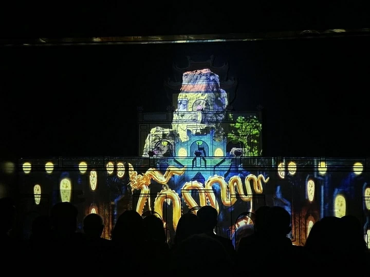 Khám phá 'Kinh đô Thăng Long' bằng công nghệ trình diễn hiện đại Khám phá 'Kinh đô Thăng Long' bằng công nghệ trình diễn hiện đại