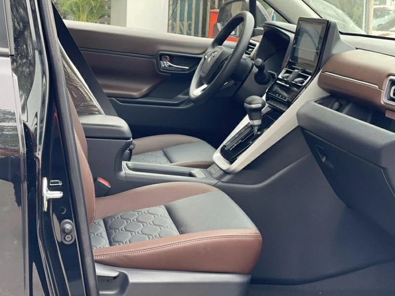 Nội thất của Toyota Innova Cross G.