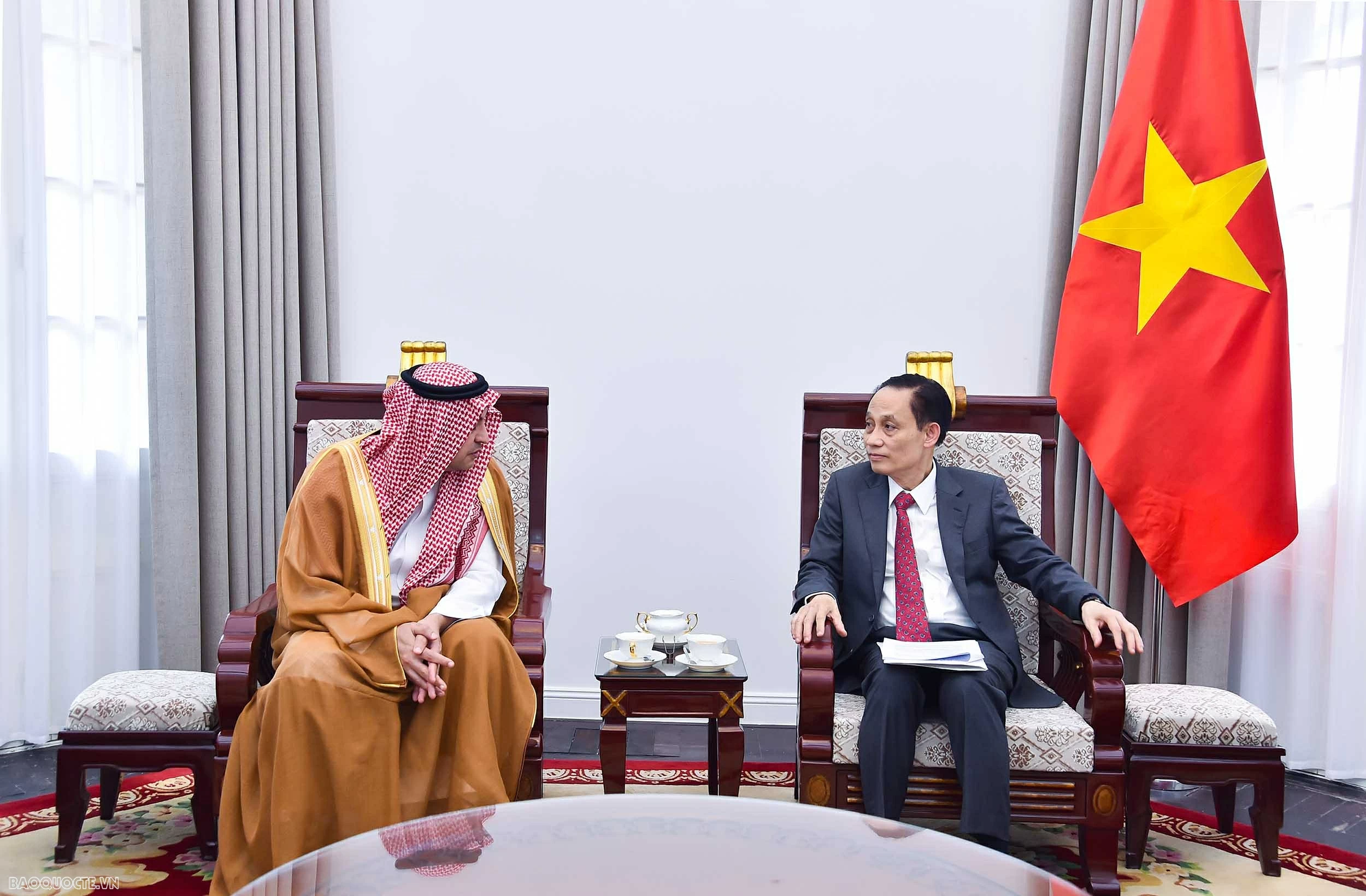Bộ trưởng Ngoại giao Lê Hoài Trung tiếp Đại sứ Saudi Arabia