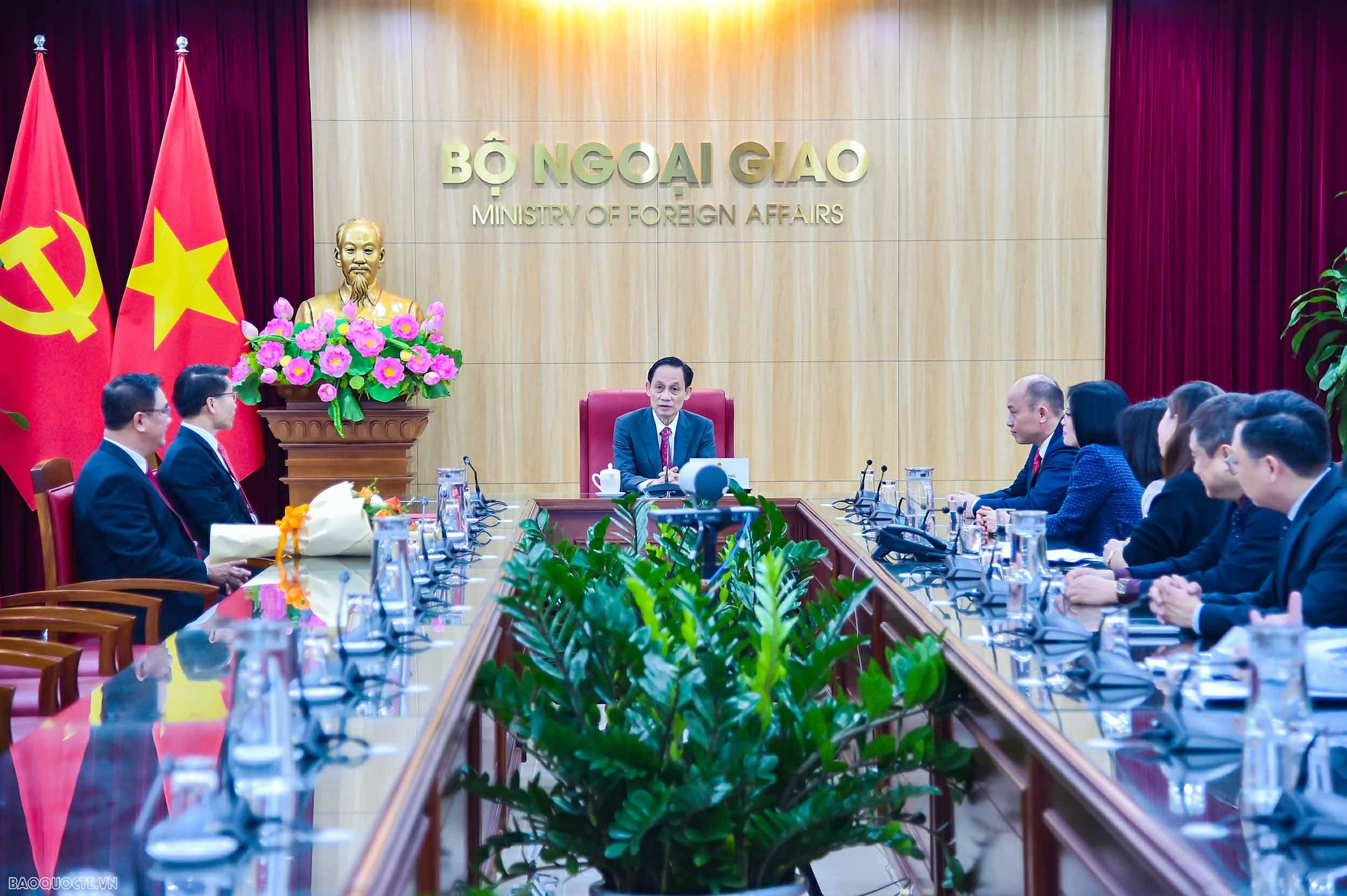 Bộ trưởng Ngoại giao trao quyết định bổ nhiệm, điều động cán bộ quản lý Bộ trưởng Ngoại giao trao quyết định bổ nhiệm, điều động cán bộ quản lý