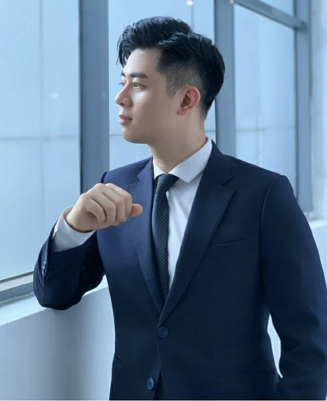 MC – Ca sĩ Hoàng Thanh.