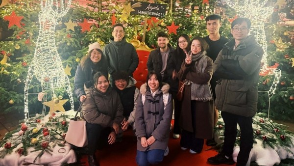 Người Việt ở châu Âu tưng bừng đón năm mới