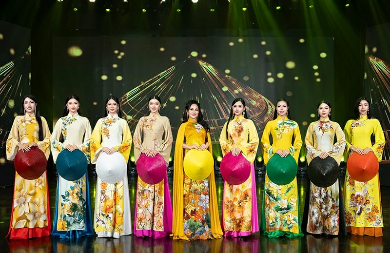 Đạo diễn Nguyễn Lan Vy - PCT Hiệp hội Văn hoá Áo dài Việt Nam: Người lan tỏa giá trị Việt bằng nghệ thuật Đạo diễn Nguyễn Lan Vy - PCT Hiệp hội Văn hoá Áo dài Việt Nam: Người lan tỏa giá trị Việt bằng nghệ thuật