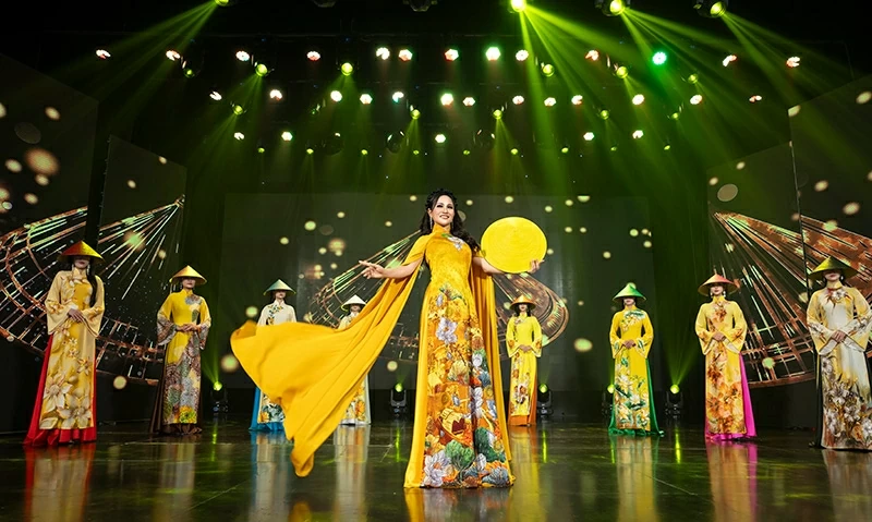 Đạo diễn Nguyễn Lan Vy - PCT Hiệp hội Văn hoá Áo dài Việt Nam: Người lan tỏa giá trị Việt bằng nghệ thuật Đạo diễn Nguyễn Lan Vy - PCT Hiệp hội Văn hoá Áo dài Việt Nam: Người lan tỏa giá trị Việt bằng nghệ thuật
