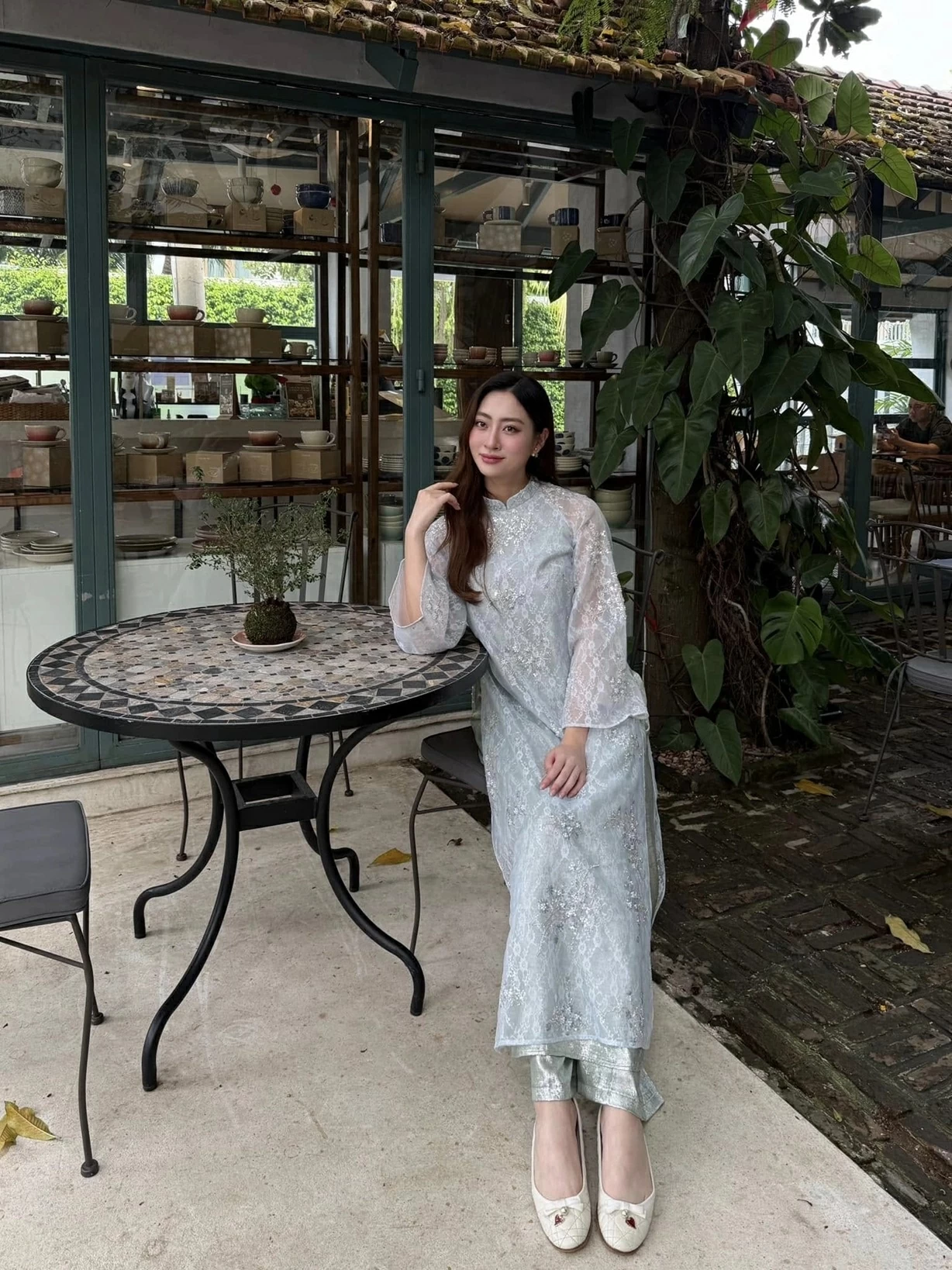 Đón năm mới 2026, Hoa hậu Việt diện áo dài cách điệu, kết hợp truyền thống và hiện đại Đón năm mới 2026, Hoa hậu Việt diện áo dài cách điệu, kết hợp truyền thống và hiện đại