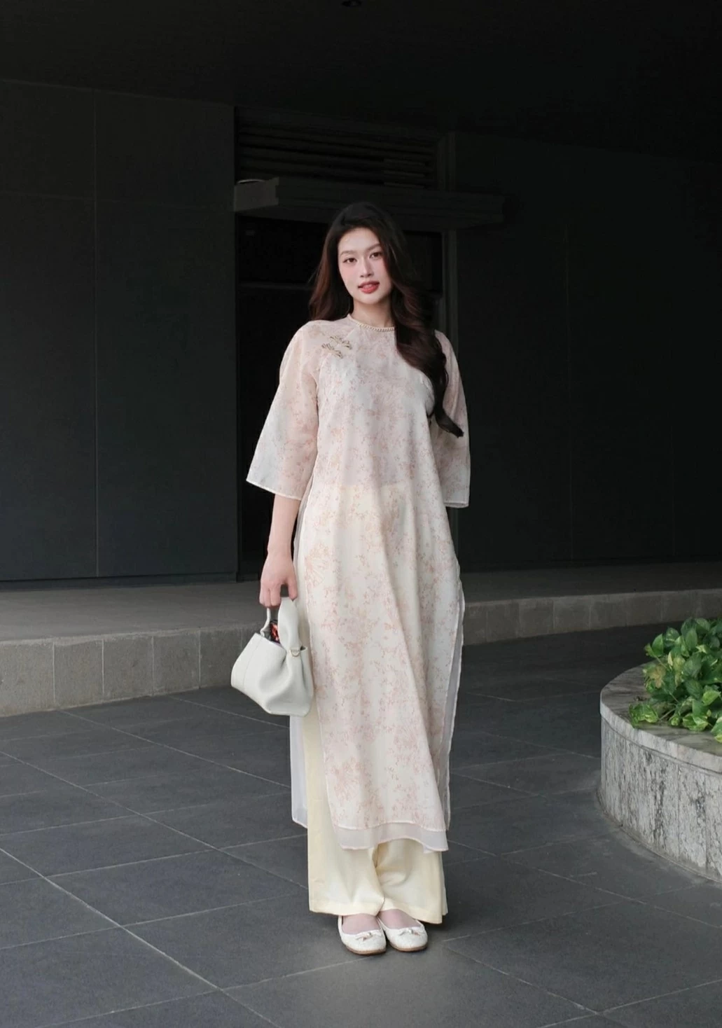 Đón năm mới 2026, Hoa hậu Việt diện áo dài cách điệu, kết hợp truyền thống và hiện đại Đón năm mới 2026, Hoa hậu Việt diện áo dài cách điệu, kết hợp truyền thống và hiện đại