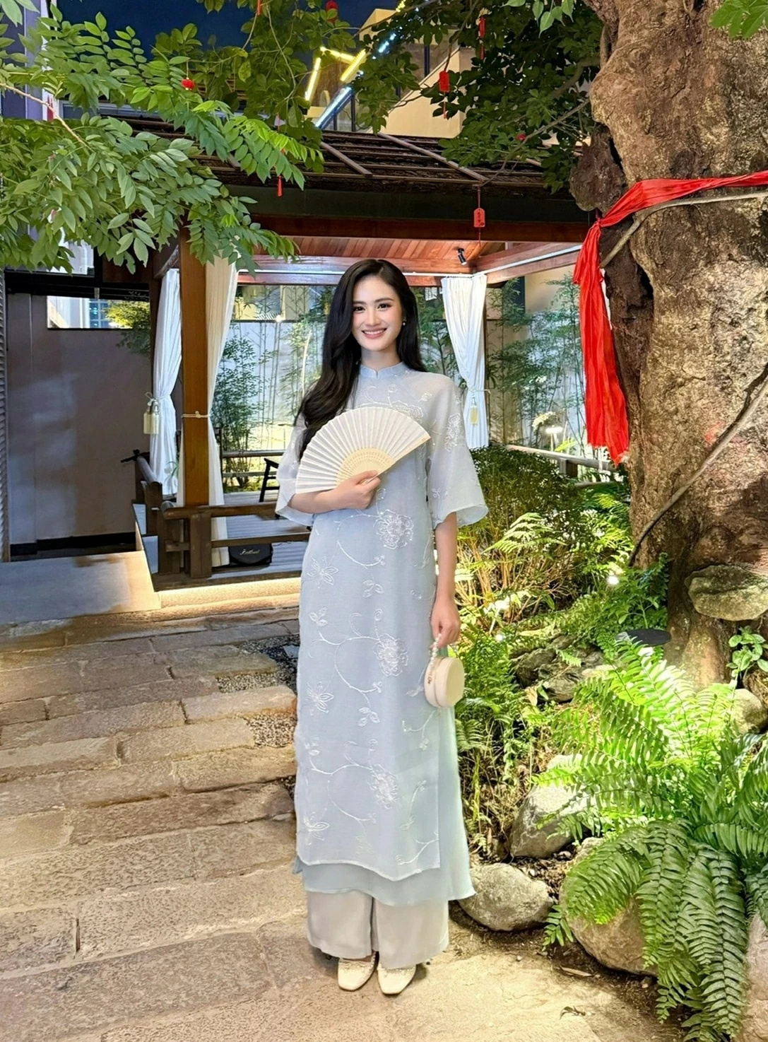 Đón năm mới 2026, Hoa hậu Việt diện áo dài cách điệu, kết hợp truyền thống và hiện đại