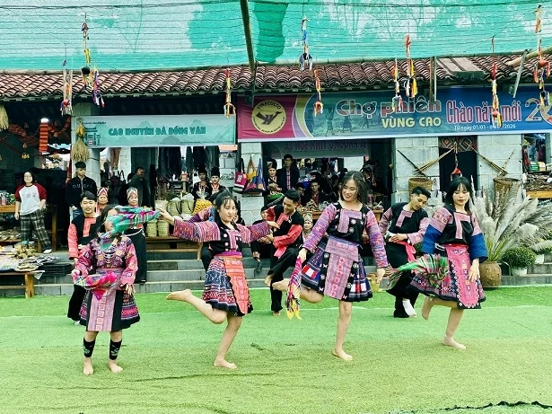 Chợ phiên vùng cao hội tụ sắc màu văn hóa các dân tộc Việt Nam