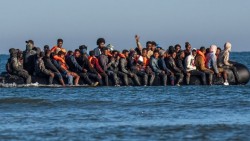 Chính phủ Anh đối mặt với áp lực ngày càng tăng trong việc ngăn chặn nạn di cư bất hợp pháp