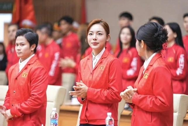 Vẻ đẹp gây sốt của nữ xạ thủ giành Huy chương Bạc SEA Games 33