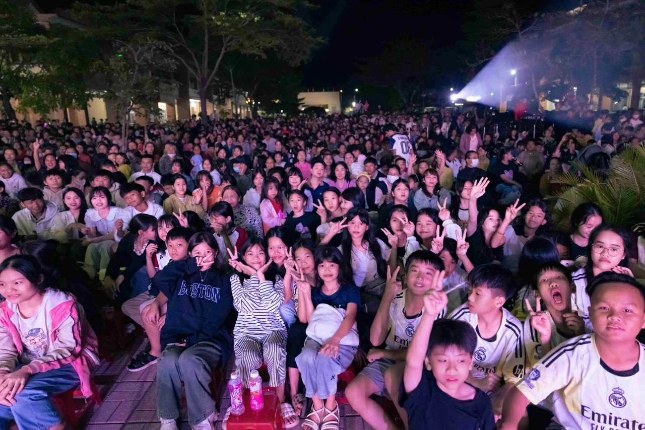 Diễn viên Lý Nhã Kỳ và khoảnh khắc đáng nhớ ngày đầu năm