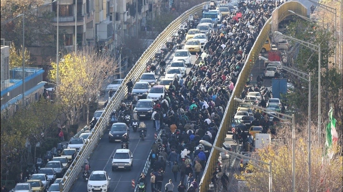 Tổng thống Donald Trump cảnh báo sẽ can thiệp nếu Iran dùng bạo lực trấn áp biểu tình