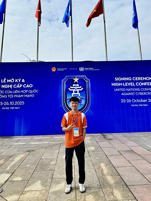 Nguyễn Văn Bình tham dự với tư cách khách mời tại Lễ mở ký và Hội nghị cấp cao về Công ước của Liên Hợp Quốc về chống tội phạm mạng (Cybercrime), tổ chức tại Hà Nội.