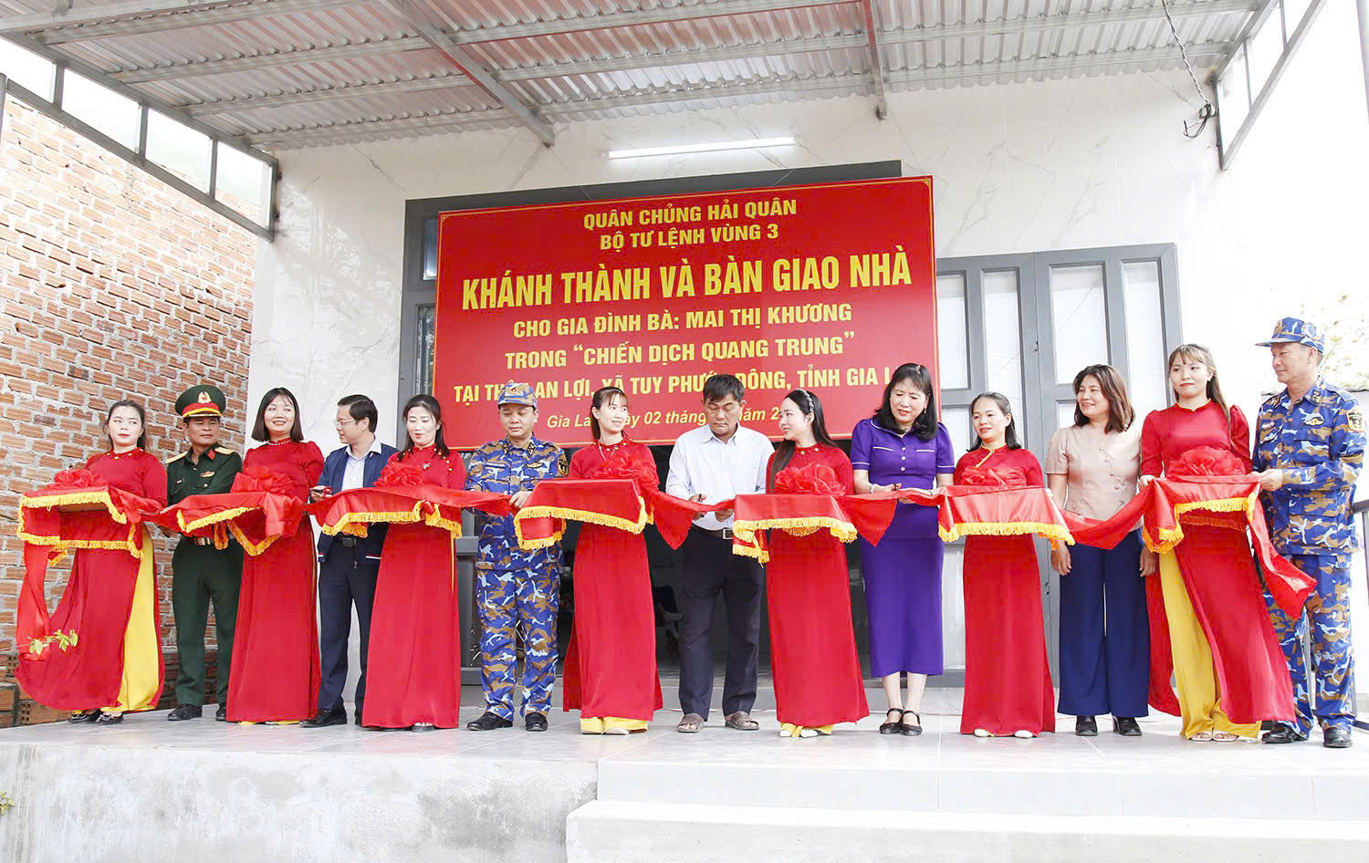 Thi công vượt tiến độ, Vùng 3 Hải quân sớm bàn giao nhà cho người dân vùng lũ Gia Lai- Ảnh 2. Thi công vượt tiến độ, Vùng 3 Hải quân sớm bàn giao nhà cho người dân vùng lũ Gia Lai- Ảnh 2.