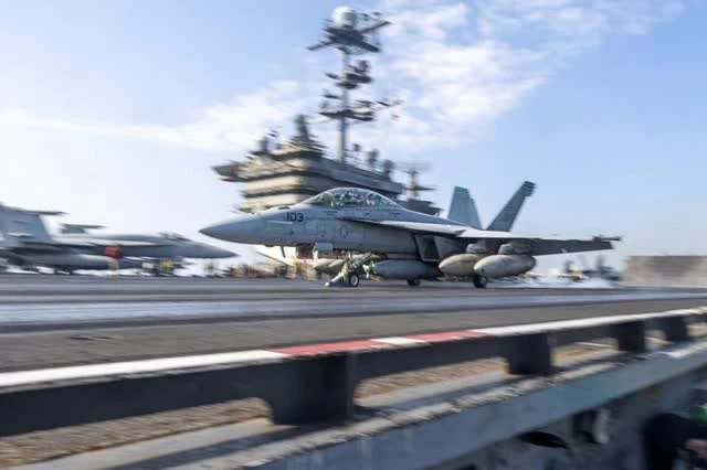 Chiến đấu cơ xuất kích từ tàu sân bay USS Harry S.Truman ở khu vực do Bộ Chỉ huy Trung tâm Mỹ phụ trách ngày 1.2