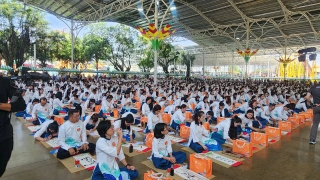 Với thông điệp “Nghìn nét Việt trên Đất Tiên”, lễ hội văn hóa Việt Nam 2026 định vị là không gian văn hóa đầu xuân giàu bản sắc, nơi các giá trị truyền thống được tái hiện sinh Với thông điệp “Nghìn nét Việt trên Đất Tiên”, lễ hội văn hóa Việt Nam 2026 định vị là không gian văn hóa đầu xuân giàu bản sắc, nơi các giá trị truyền thống được tái hiện sinh