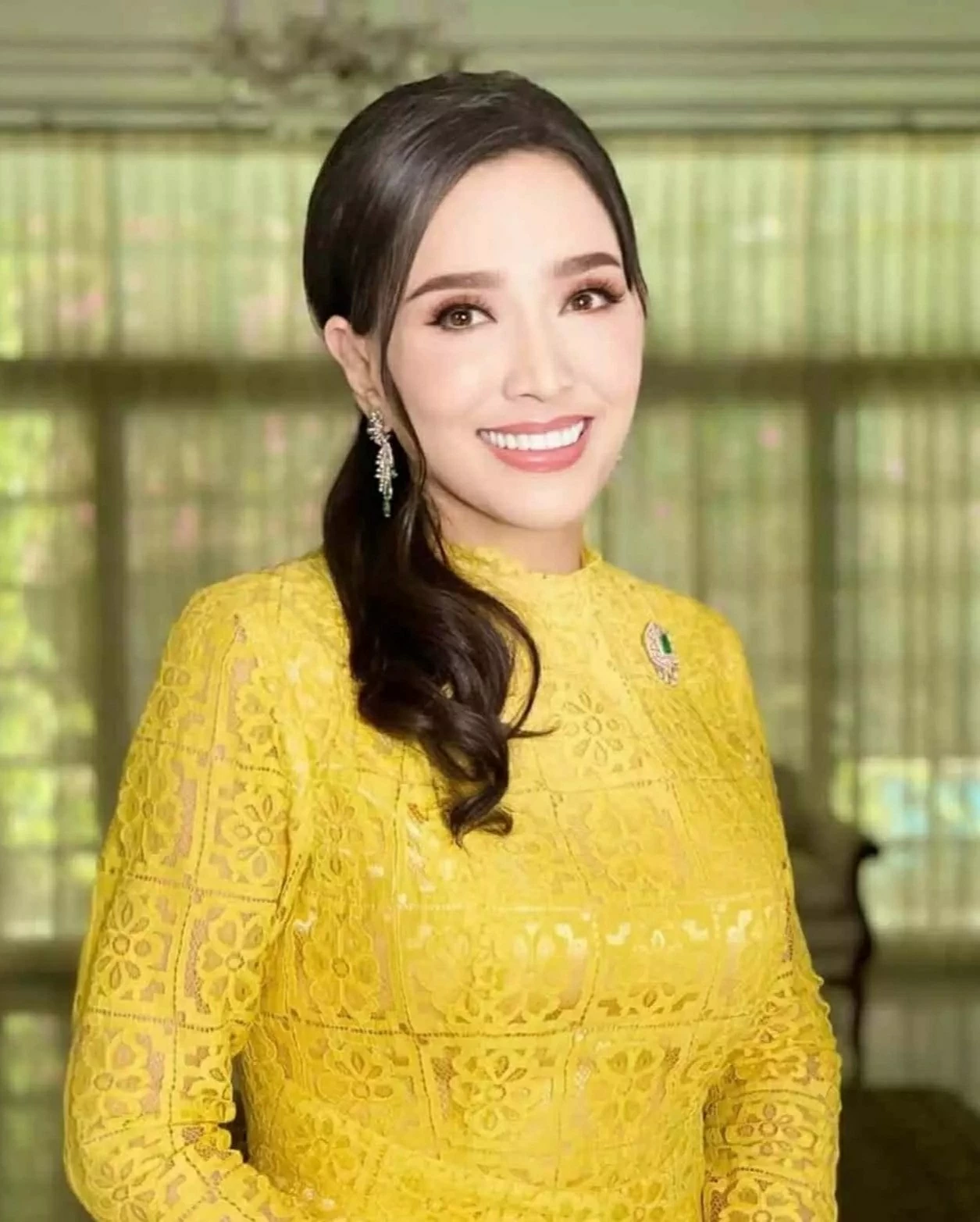 Hoa hậu Hoàn vũ đầu tiên của Đông Nam Á đẹp mặn mà ở tuổi U80