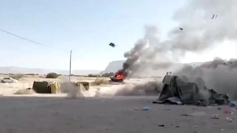 Tình hình Yemen: Thêm nhiều cuộc không kích của Saudi Arabia nhằm vào lực lượng ly khai, căng thẳng trong liên minh chống Houthi gia tăng. (Nguồn: Al Jazeera) Tình hình Yemen: Thêm nhiều cuộc không kích của Saudi Arabia nhằm vào lực lượng ly khai, căng thẳng trong liên minh chống Houthi gia tăng. (Nguồn: Al Jazeera)