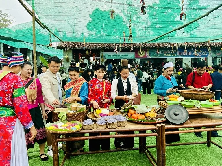 Hà Nội ghi nhận mức tăng trưởng đột biến về lượng khách và doanh thu du lịch dịp Tết Dương lịch 2026