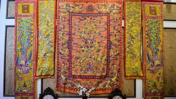 Bức tranh thêu 'cửu long' thời Nguyễn hiếm hoi được bảo tồn gần như nguyên vẹn