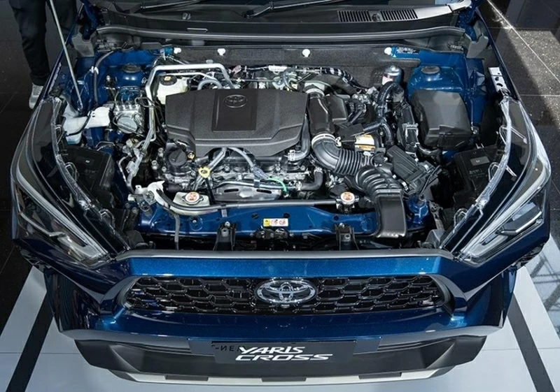 Một trong những thay đổi đ&aacute;ng ch&uacute; &yacute; nhất tr&ecirc;n Yaris Cross 2026 nằm ở chiến lược sản phẩm của Toyota, khi h&atilde;ng quyết định khai tử ho&agrave;n to&agrave;n t&ugrave;y chọn động cơ xăng thuần.