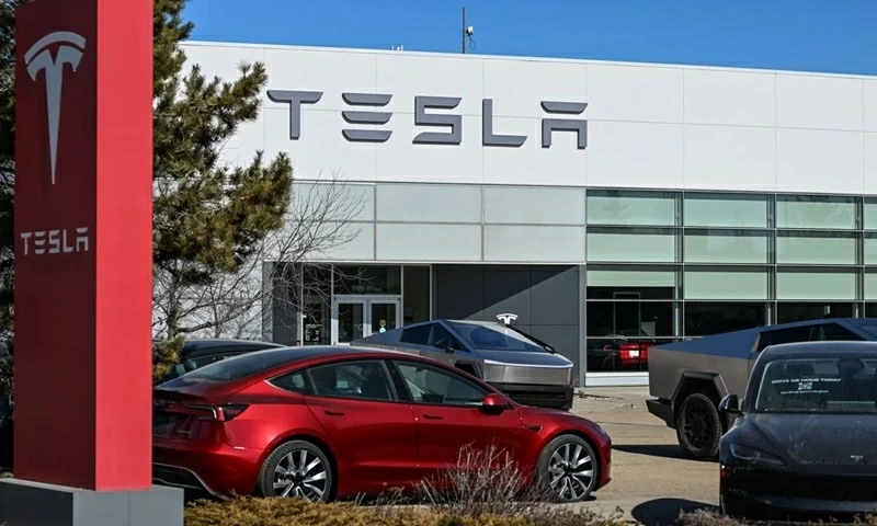 Tesla dẫn đầu bảng xếp hạng thương hiệu ô tô có giá trị vốn hóa thị trường lớn nhất thế giới năm 2025, ghi nhận mức tăng trưởng tốt so với năm 2024. Tesla dẫn đầu bảng xếp hạng thương hiệu ô tô có giá trị vốn hóa thị trường lớn nhất thế giới năm 2025, ghi nhận mức tăng trưởng tốt so với năm 2024.