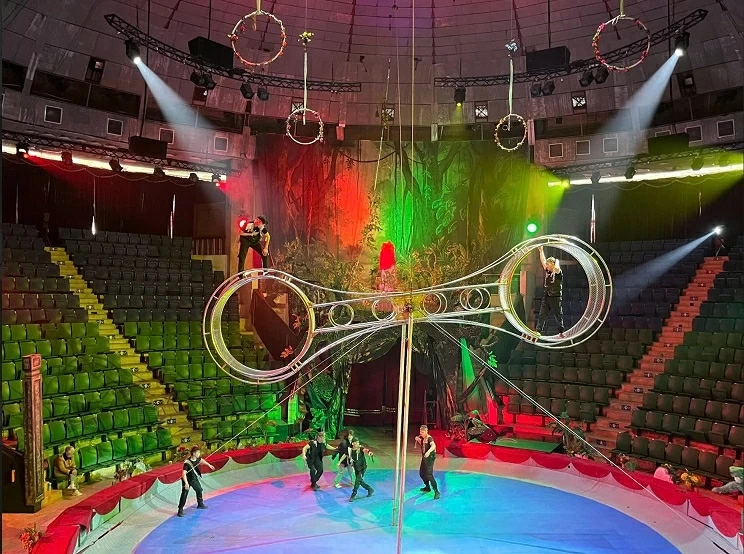 2.13: Chuyện chưa kể về nghệ sĩ xiếc phía sau ánh đèn sân khấu 2.13: Chuyện chưa kể về nghệ sĩ xiếc phía sau ánh đèn sân khấu