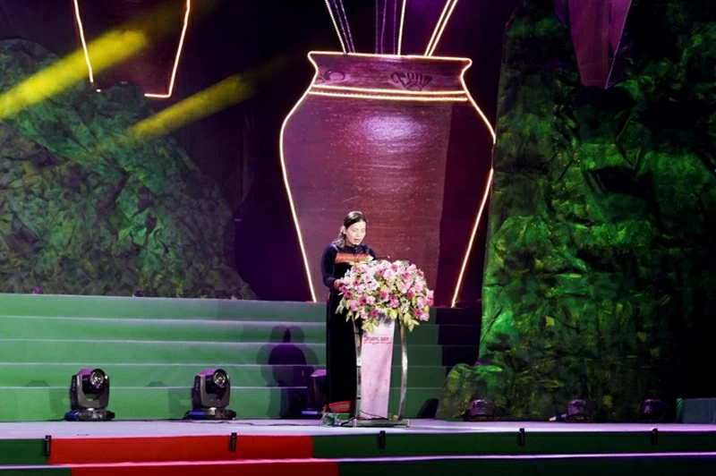 Đồng chí Y Ngọc - Ủy viên Ban Thường vụ Tỉnh ủy, Phó Chủ tịch Thường trực Uỷ ban Nhân dân tỉnh Quảng Ngãi phát biểu khai mạc buổi lễ