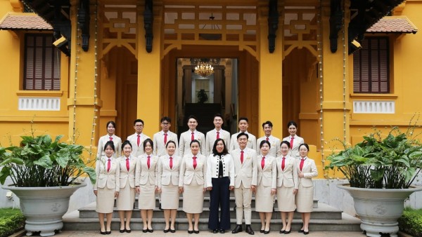 Deputy FM Le Thi Thu Hang meets Vietnamese delegation attending SSEAYP 2026