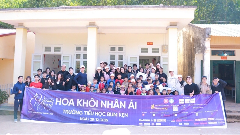 Những nụ cười vùng cao trong hành trình nhân ái của nữ sinh Ngoại thương