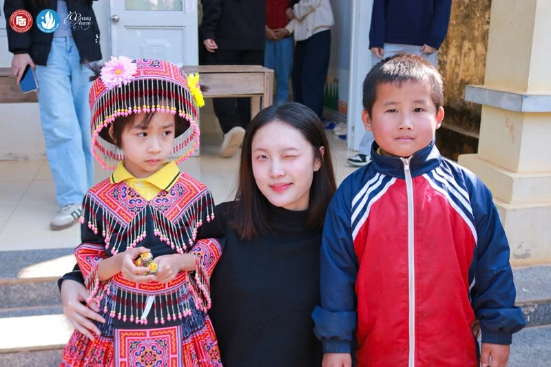 Những nụ cười vùng cao trong hành trình nhân ái của nữ sinh Ngoại thương Những nụ cười vùng cao trong hành trình nhân ái của nữ sinh Ngoại thương