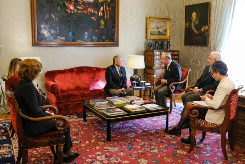 Đại sứ Việt Nam tại Bồ Đào Nha Nguyễn Mạnh Thắng trình Thư uỷ nhiệm lên Tổng thống Bồ Đào Nha