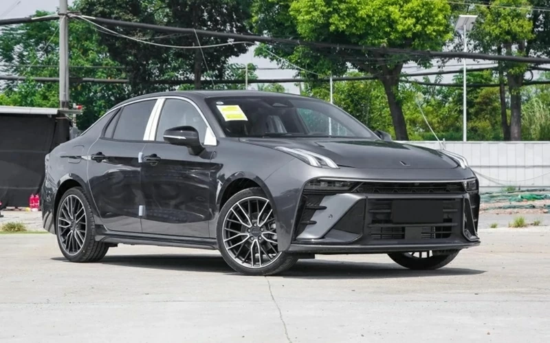 Lynk & Co 03 bản ti&ecirc;u chuẩn đ&atilde; bắt đầu nhận đặt cọc tại đại l&yacute; với mức gi&aacute; dự kiến từ hơn 800 triệu đồng. 