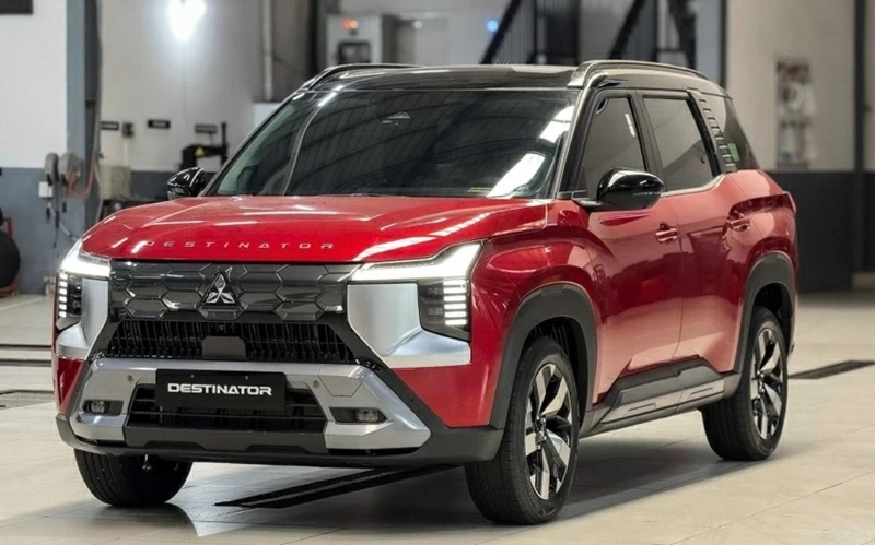 Cả hai phiên bản Mitsubishi Destinator đều được hỗ trợ 35 triệu đồng tiền mặt, đi kèm quà tặng bộ chữ tên xe trị giá khoảng 2 triệu đồng. Cả hai phiên bản Mitsubishi Destinator đều được hỗ trợ 35 triệu đồng tiền mặt, đi kèm quà tặng bộ chữ tên xe trị giá khoảng 2 triệu đồng.