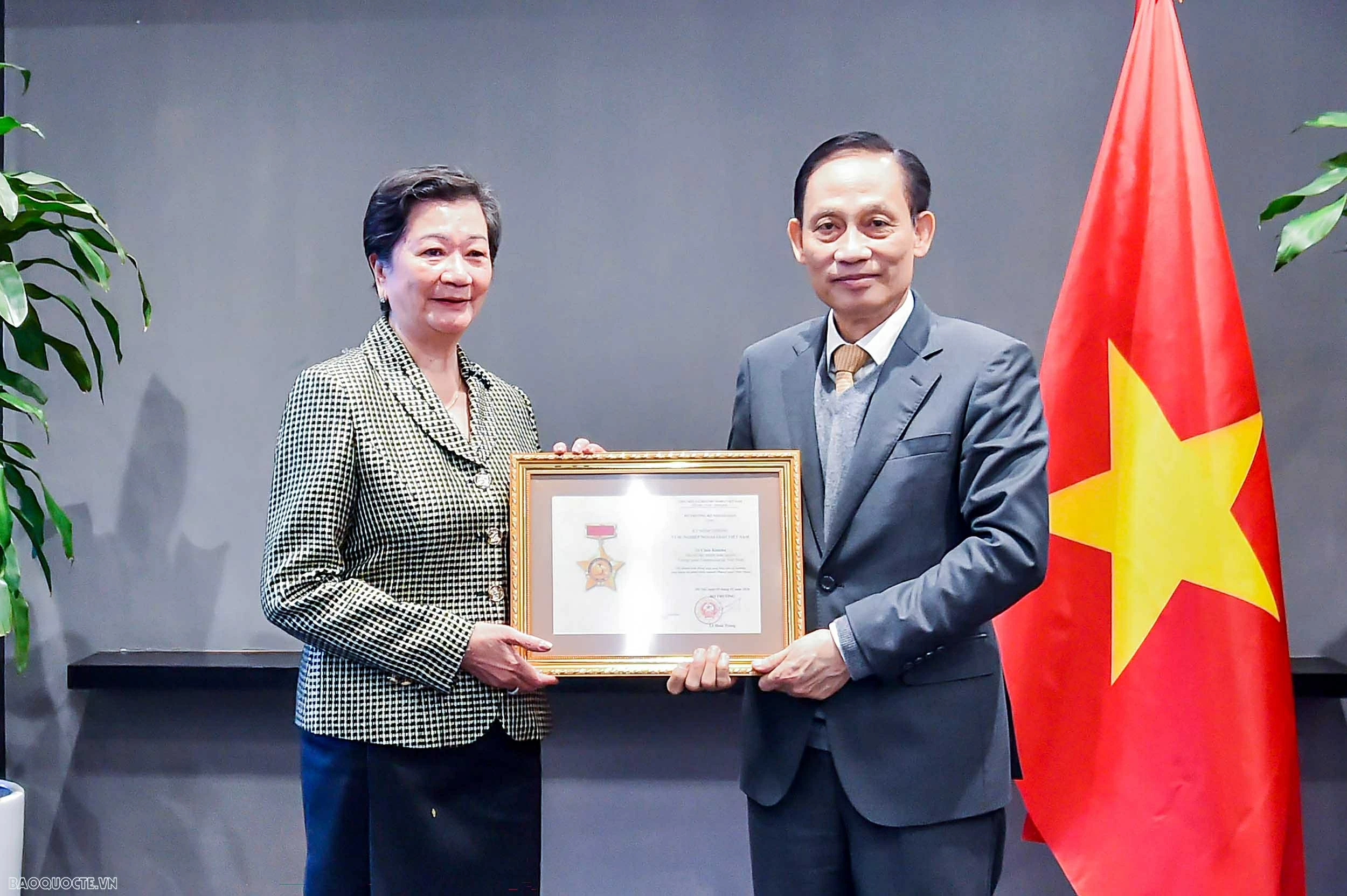 Bộ trưởng Ngoại giao Lê Hoài Trung tiếp Đại sứ Campuchia chào từ biệt