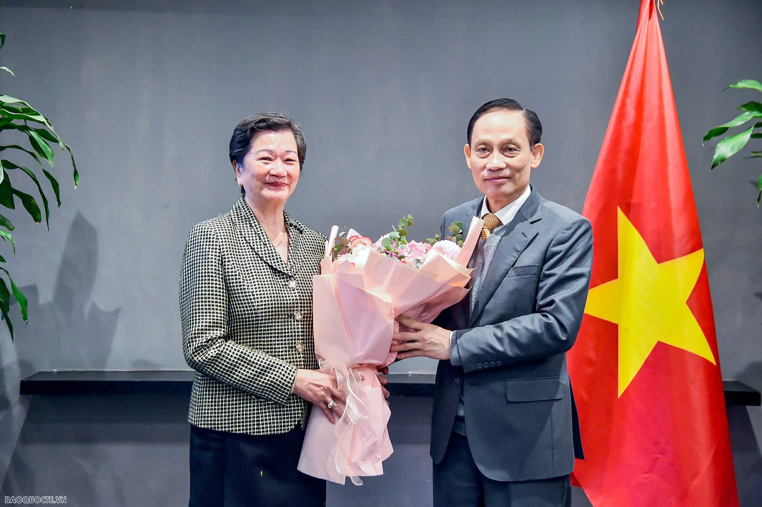 Bộ trưởng Ngoại giao Lê Hoài Trung tiếp Đại sứ Campuchia chào từ biệt