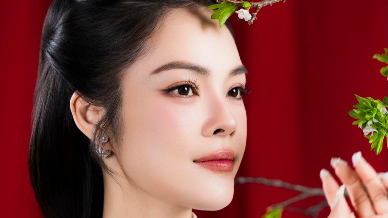 Sao Việt: Hoa hậu Hà Trúc Linh mặc gợi cảm, diễn viên Dương Cẩm Lynh rạng rỡ với áo dài