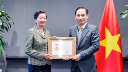 Bộ trưởng Ngoại giao Lê Hoài Trung tiếp Đại sứ Campuchia chào từ biệt