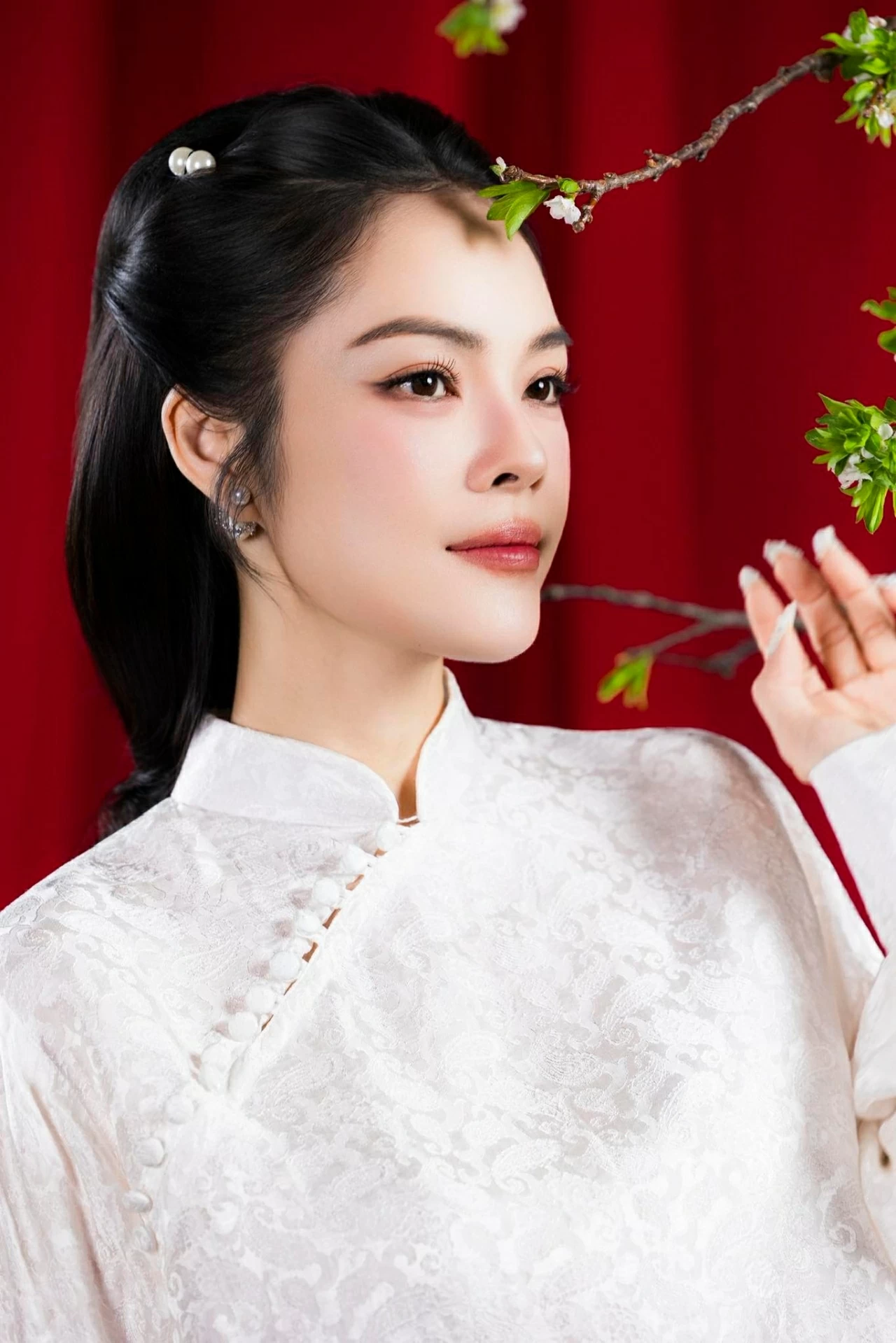 Sao Việt: Hoa hậu Hà Trúc Linh gợi cảm ngày đầu năm