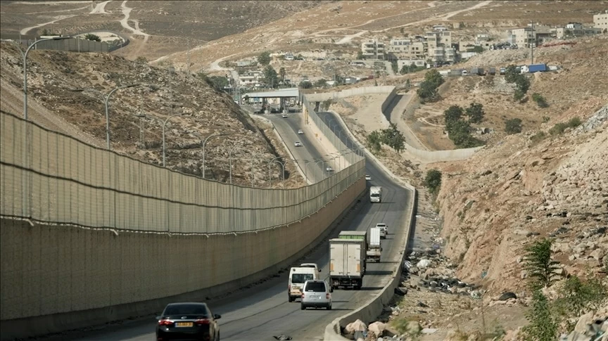 Bất chấp áp lực quốc tế, Israel quyết tiến hành dự án tranh cãi chia đôi Bờ Tây, thúc đẩy một dự án hàng rào an ninh dài hàng trăm km với Jordan. (Nguồn: Anadolu)