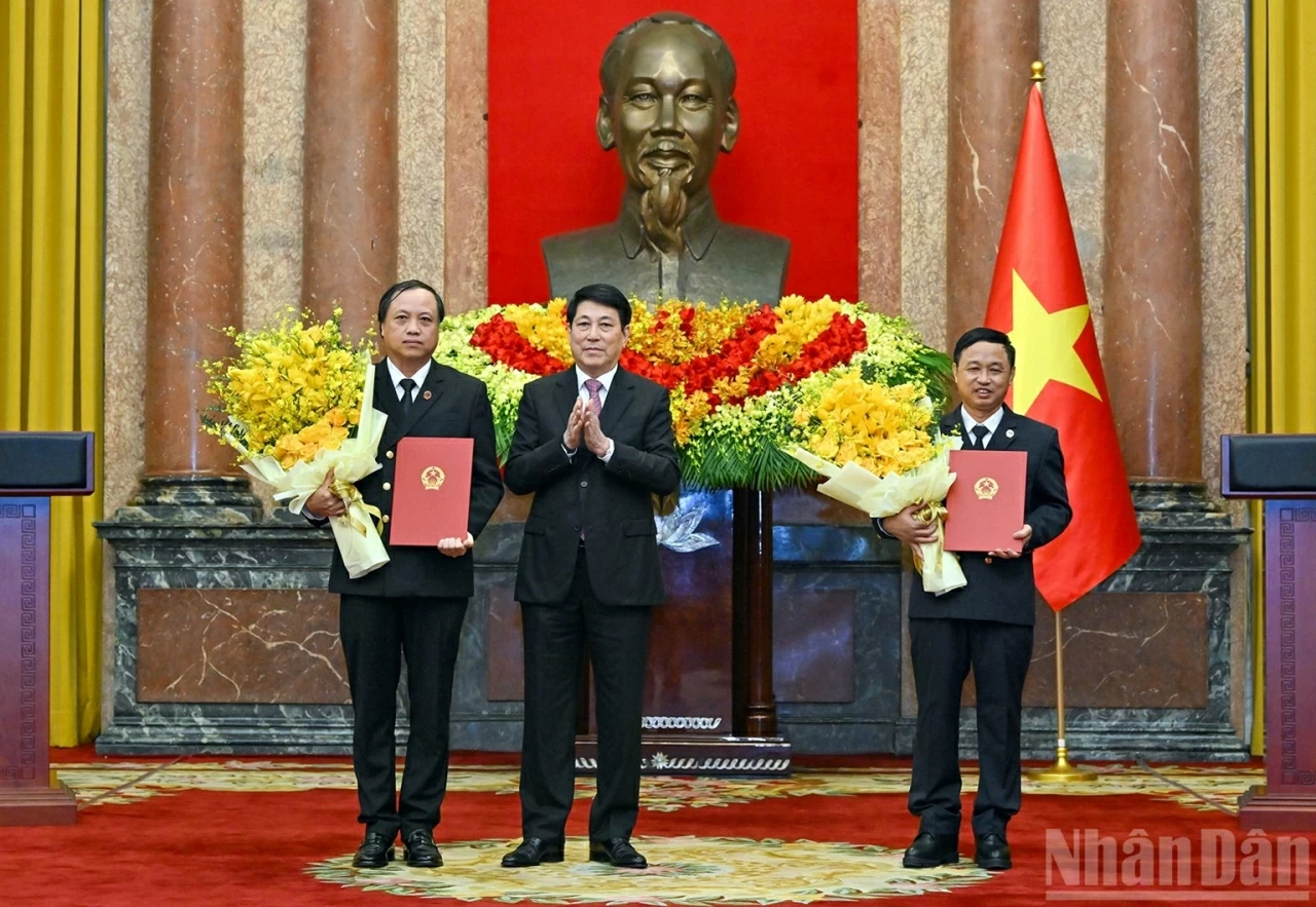 Chủ tịch nước Lương Cường trao quyết định bổ nhiệm Phó Chánh án Tòa án Nhân dân tối cao Chủ tịch nước Lương Cường trao quyết định bổ nhiệm Phó Chánh án Tòa án Nhân dân tối cao