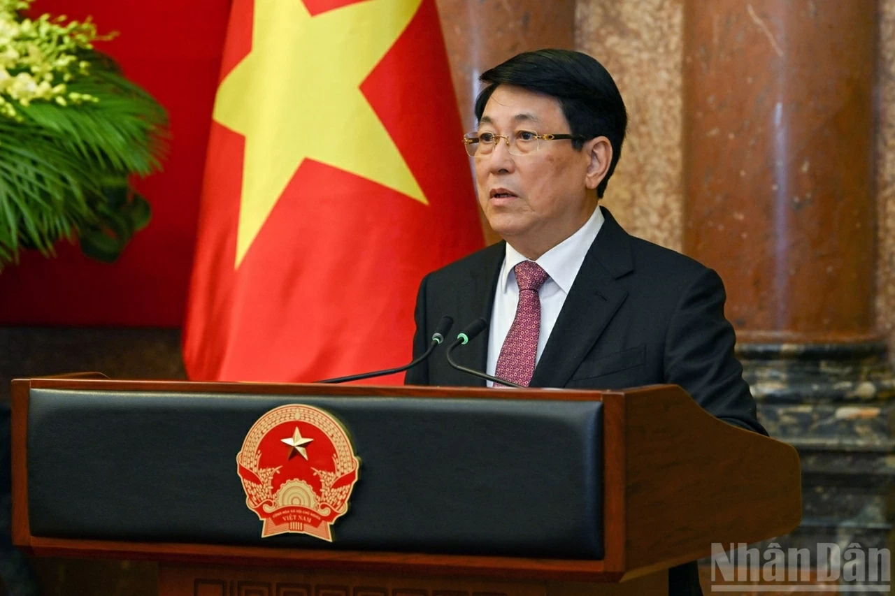 Chủ tịch nước Lương Cường trao quyết định bổ nhiệm Phó Chánh án Tòa án Nhân dân tối cao Chủ tịch nước Lương Cường trao quyết định bổ nhiệm Phó Chánh án Tòa án Nhân dân tối cao