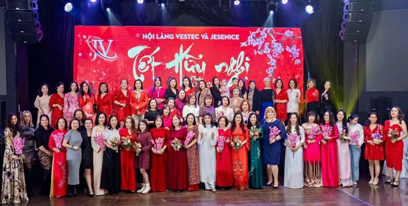 Chương trình “Tết Hữu nghị” của cộng đồng người Việt Nam tại làng Vestec và Jesenice.