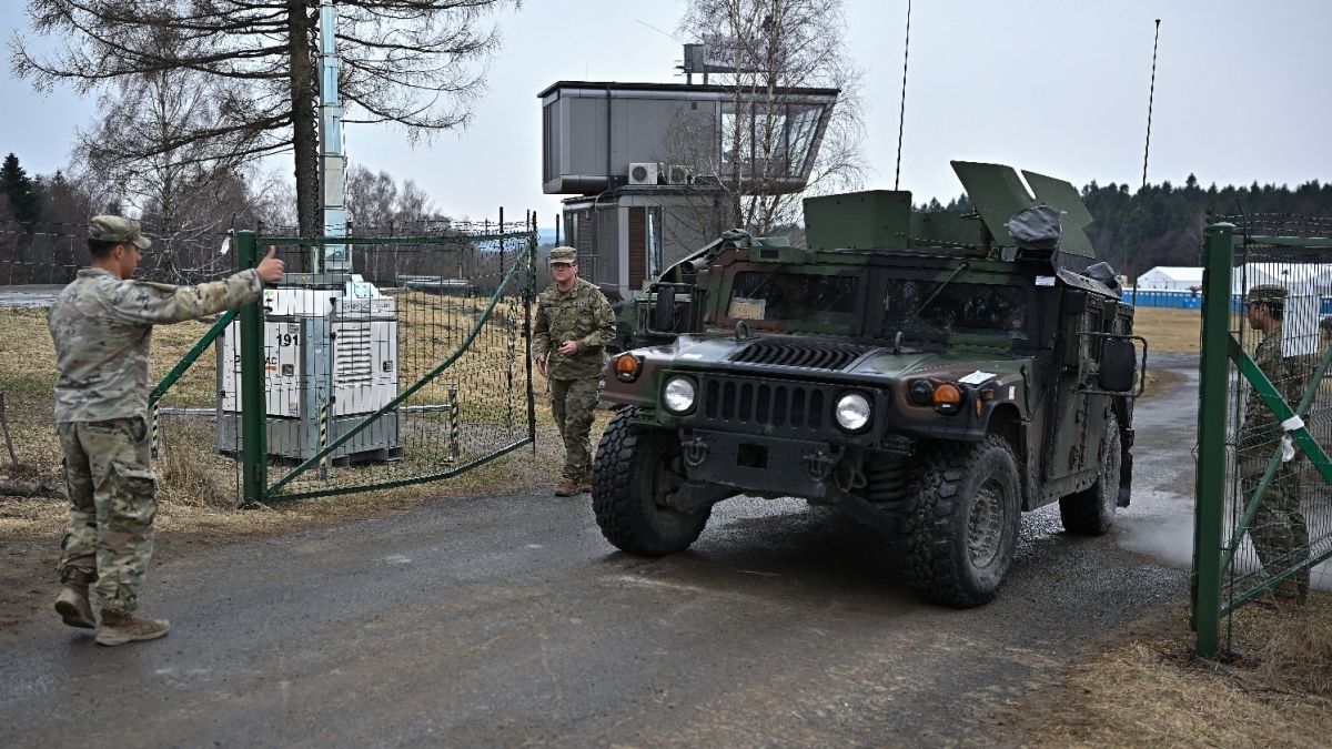 Mỹ nâng cấp loạt căn cứ quân sự ở một quốc gia giáp Ukraine nhưng chẳng tốn một đồng, ai là người chi trả?