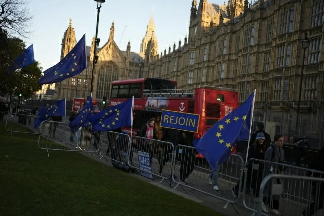 Gương vỡ lại lành với EU, chính phủ Anh trải đường tái thiết quan hệ hậu Brexit Gương vỡ lại lành với EU, chính phủ Anh trải đường tái thiết quan hệ hậu Brexit